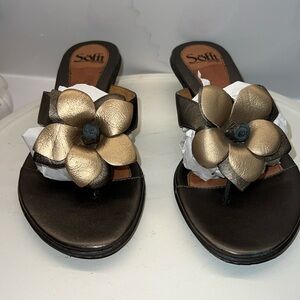 Sofft leather Golden Bronze Copper Sandal  Floral accent mini wedge heel sz 9.5